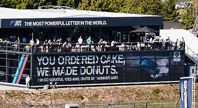 BMW-M congratula Mercedes-AMG... com donut!