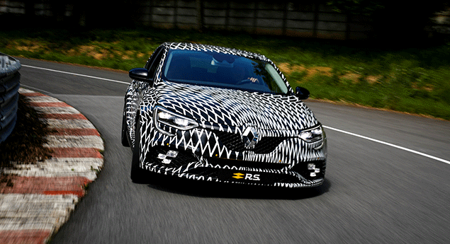 Renault testa novo Megane R.S. em Nurburgring