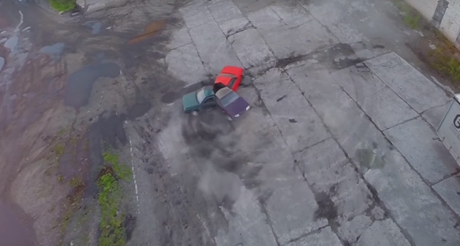 Russos constroem fidget spinner com carros