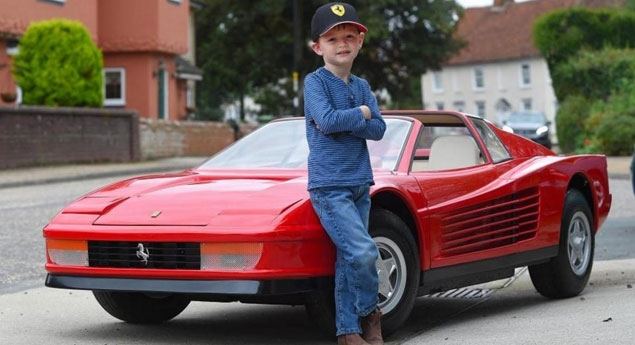 Este mini-Ferrari Testarossa é genial