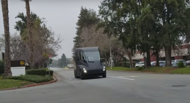 Veja o camião da Tesla em testes em estrada