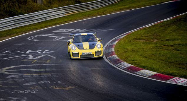 Porsche 911 GT2 RS "esmaga" recorde em Nurburgring