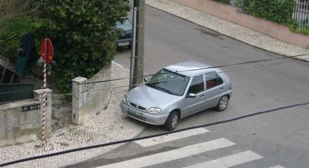 Carro mal-estacionado? Já pode fazer queixa com esta app