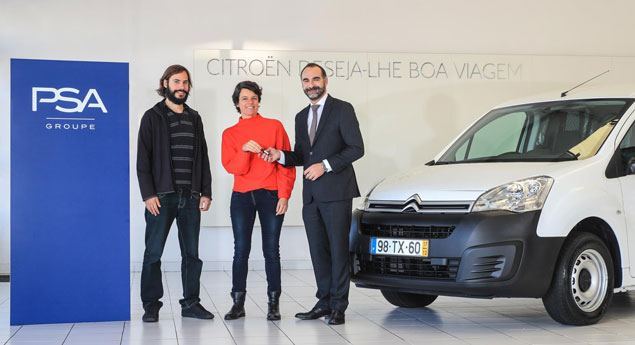Funda&ccedil;&atilde;o do Grupo PSA doa viatura &agrave; Associa&ccedil;&atilde;o P&atilde;o a P&atilde;o