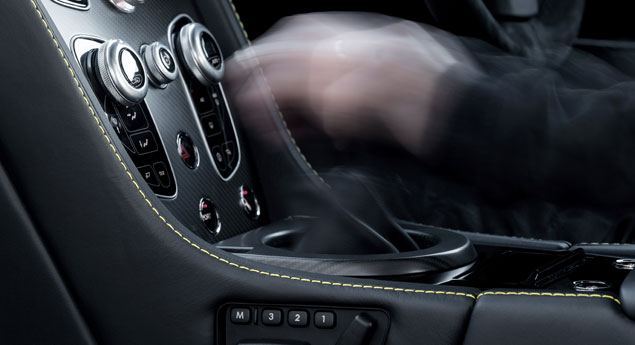 Assassinado porque o carro tinha caixa manual