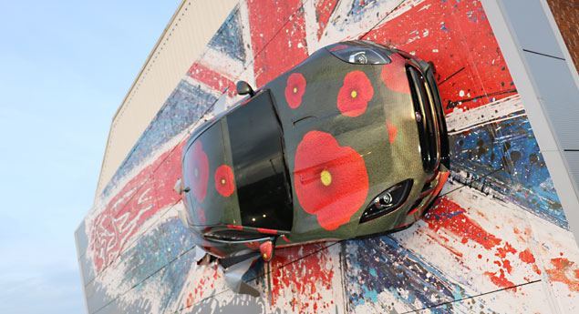Jaguar eleva-se no tributo aos heróis das guerras mundiais