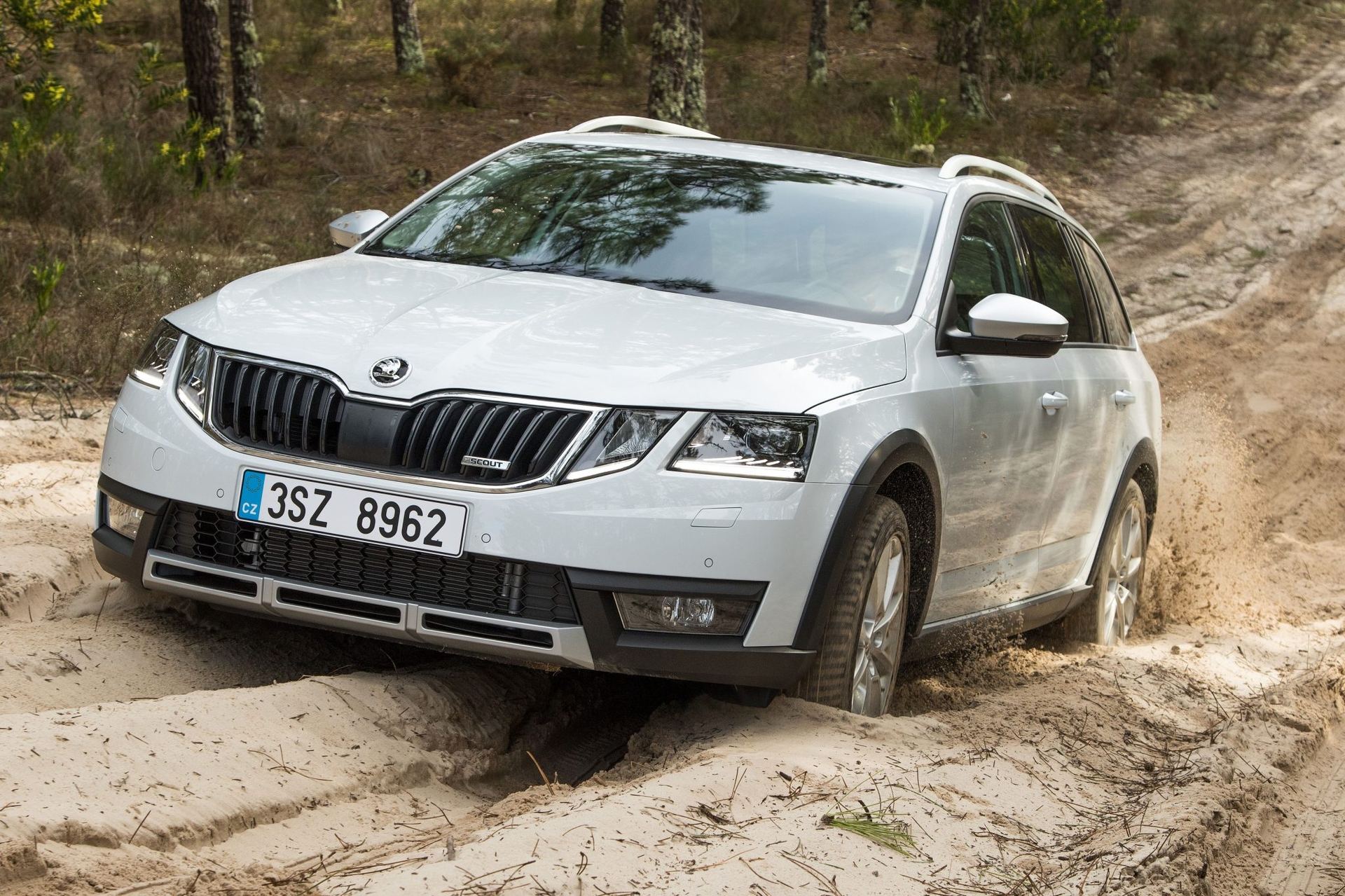 Versões Scout e RS reforçam gama Skoda Octavia