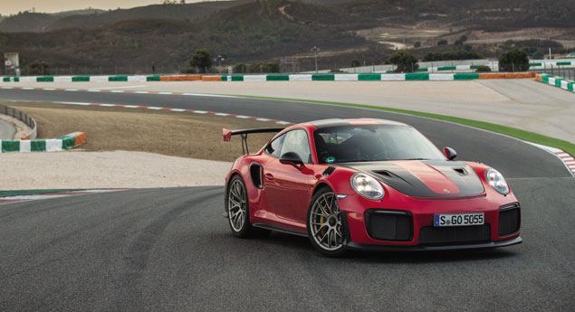 Porsche 911 GT2 RS a acelerar em Portimão