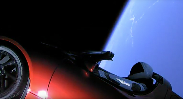 Tesla Roadster já viaja no espaço