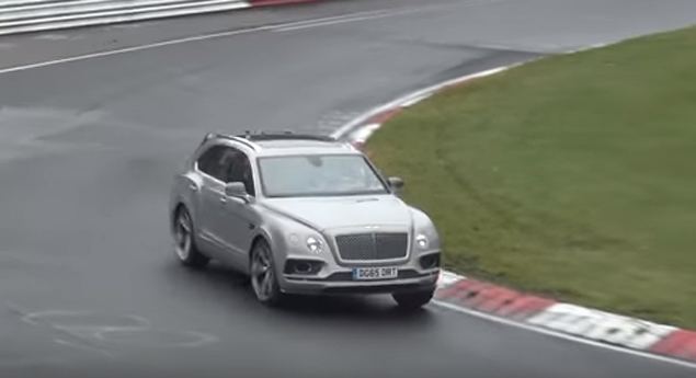 Bentley Bentayga híbrido filmado em testes