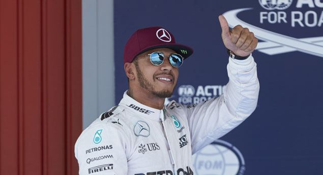 Mercedes renova contrato com Lewis Hamilton