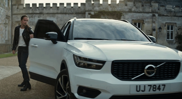 Lara Croft à boleia do novo Volvo XC40