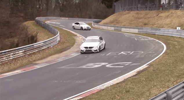 Tenta acompanhar o 'taxi do Ring' e tem acidente