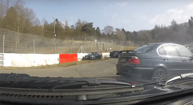 Escapa por pouco a uma aparatosa colisão em Nurburgring...