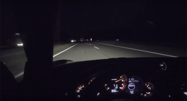 Novo Porsche 911 GT3 RS a toda a velocidade na autobahn