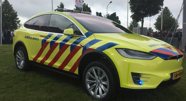 Tesla Model X ajuda em emergências médicas