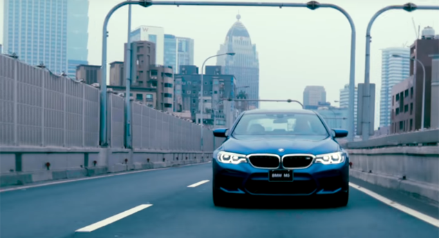 BMW M5 atravessa "cidade fantasma"