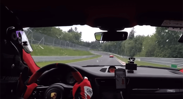 Porsche contra Porsche: dupla de 911 GT2 RS em Nurburgring