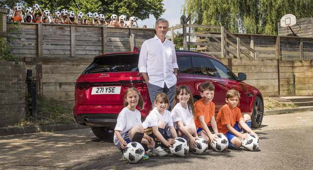 Jaguar leva Mourinho de volta à escola