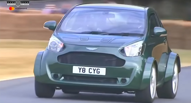 Veja o citadino com motor V8 da Aston Martin em ação