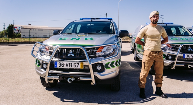 Mitsubishi L200 ajuda no combate aos incêndios