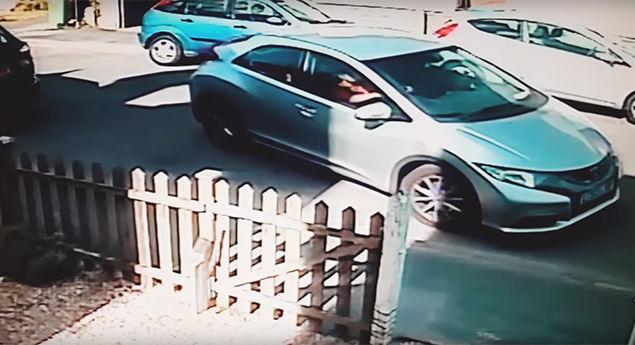 Estacionar em paralelo, uma espinhosa manobra