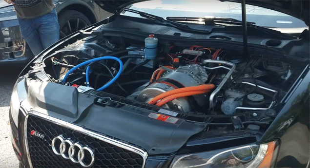 Este Audi S5 herdou propulsor e bateria do Tesla Model S