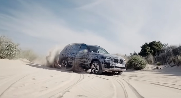 BMW X7 atravessa dunas, sobe montanhas e desliza na neve