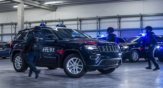 Jeep Grand Cherokee entra na unidade antiterrorismo italiana