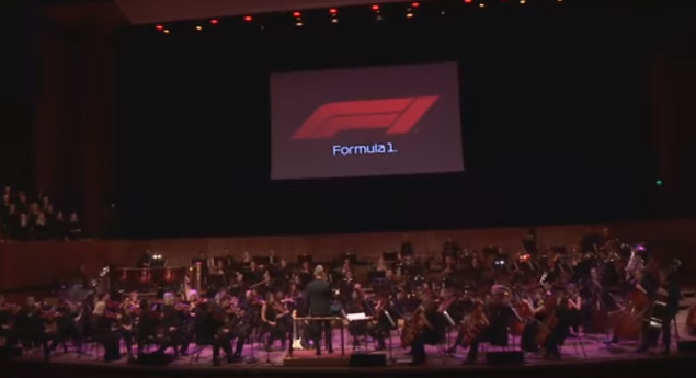 Vídeo do tema da F1 tocado por orquestra. Música, maestro...