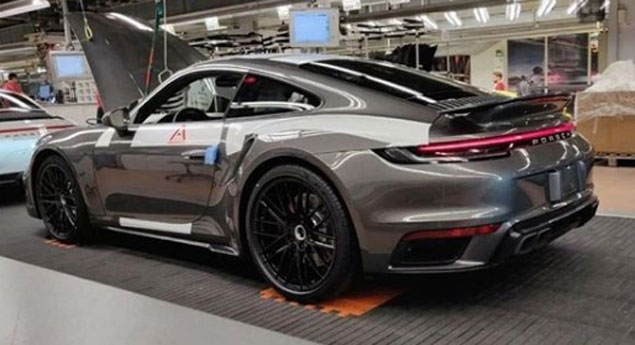 Próximo Porsche 911 Turbo (2020) apanhado desprevenido