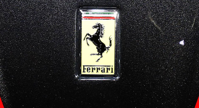 Ferrari chama 2500 carros às oficinas