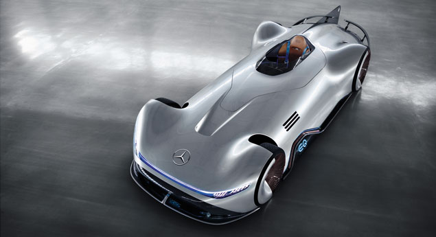 Velocidade Relâmpago - Mercedes EQ Silver