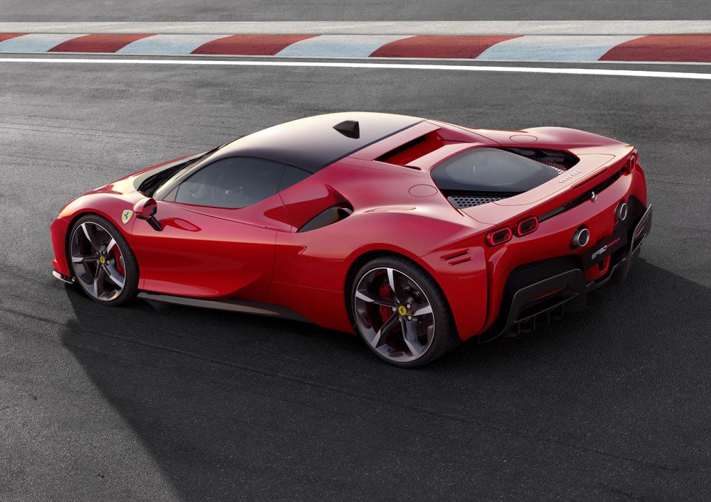 Apresentado em 2019, o Ferrari SF90 Stradale é, até ao momento, o modelo de estrada, do construtor de Maranello, mais potente de sempre