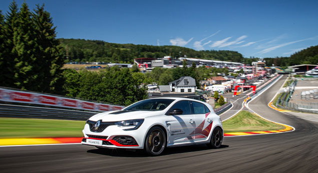 O Renault Megane R.S Trophy-R bate mais um recorde