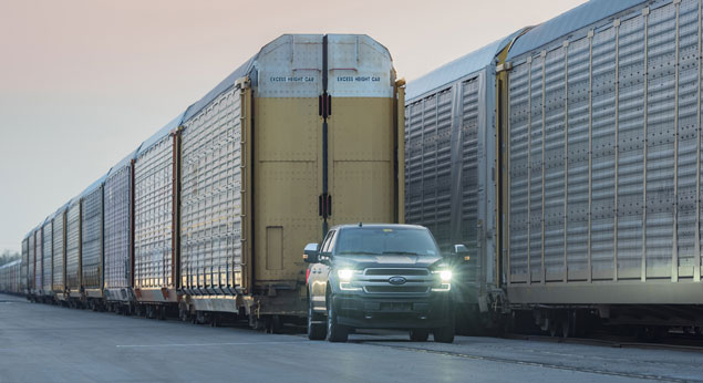 Vídeo: Ford F-150 elétrica reboca 450 toneladas