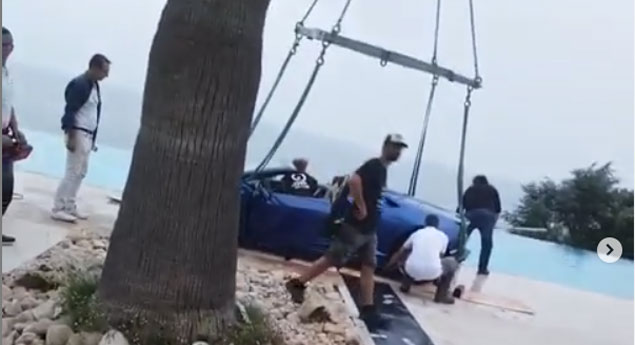 Modelo da Playboy conduz Lamborghini Huracán para dentro da piscina (vídeo)