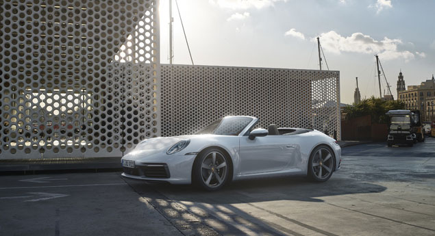 Porsche apresenta novos 911 Carrera 4 coupé e cabriolet