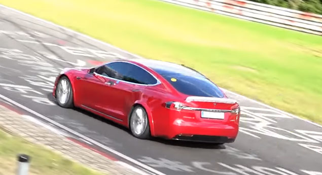 Tesla bate Porsche Taycan no 'Ring'?!