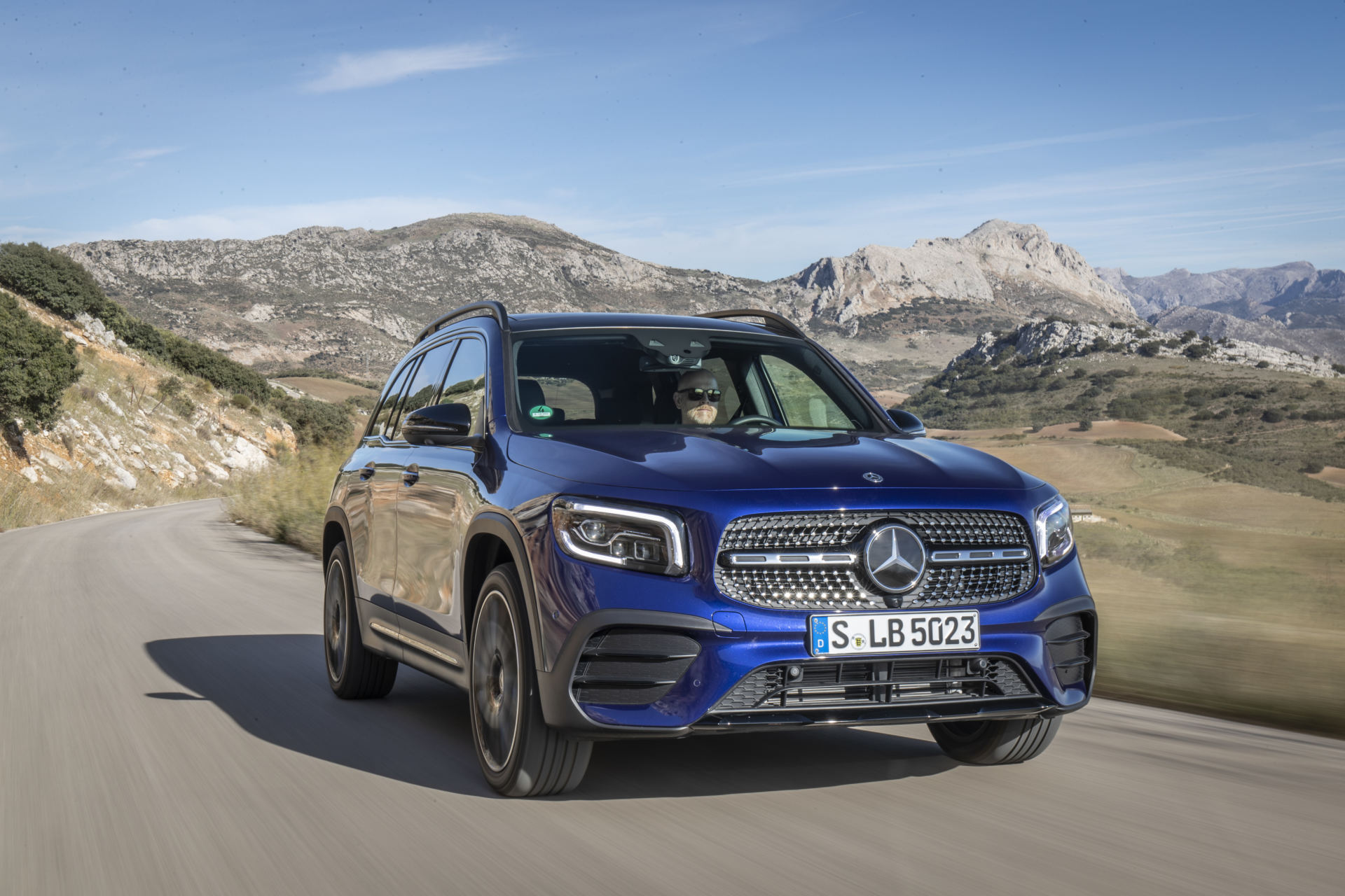 Novo Mercedes GLB chega em dezembro