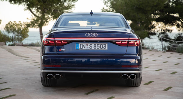 Novo Audi S8 impõe respeito até aos mais desportivos