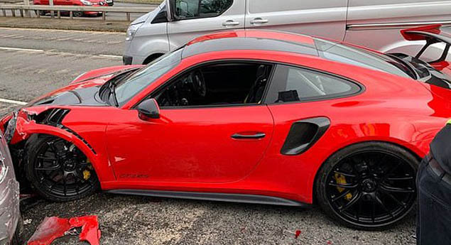 Destrói Porsche de 230 mil euros durante 'test drive'