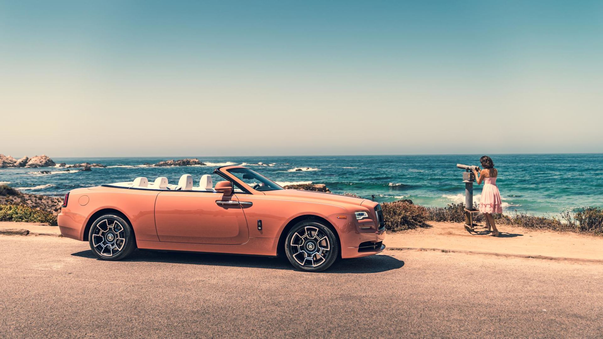 O Rolls-Royce Dawn, aqui na sua variante Pebble Beach, é um dos modelos responsáveis pela fantástica prestação da marca britânica em 2019