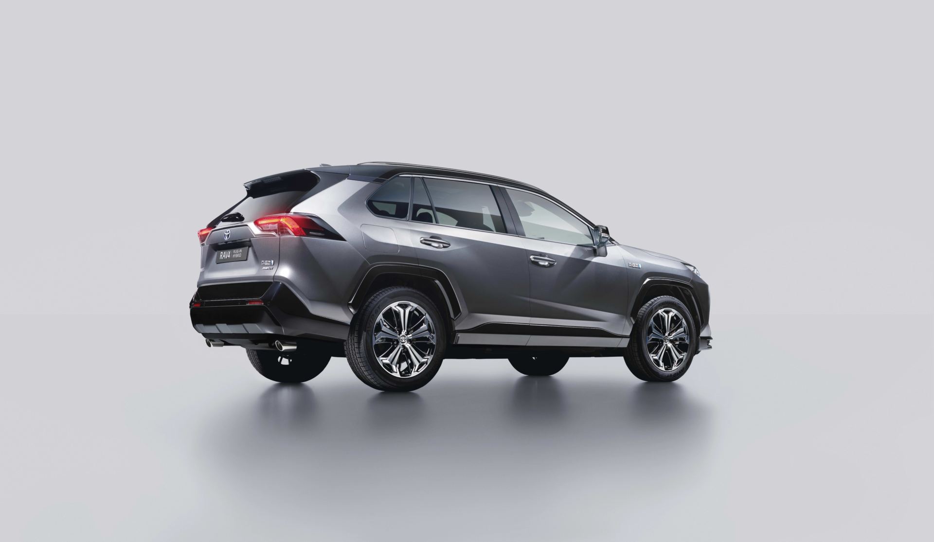 Com uma bateria de iões de lítio mais evoluída, o Toyota RAV4 Plug-In anuncia uma maior autonomia