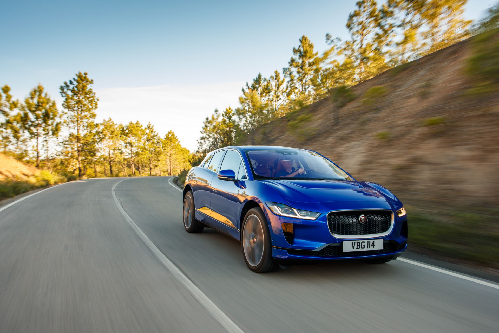 O Jaguar I-Pace é apenas o último passo da Jaguar Land Rover rumo à eletrificação. A caminho estão já mais três modelos...