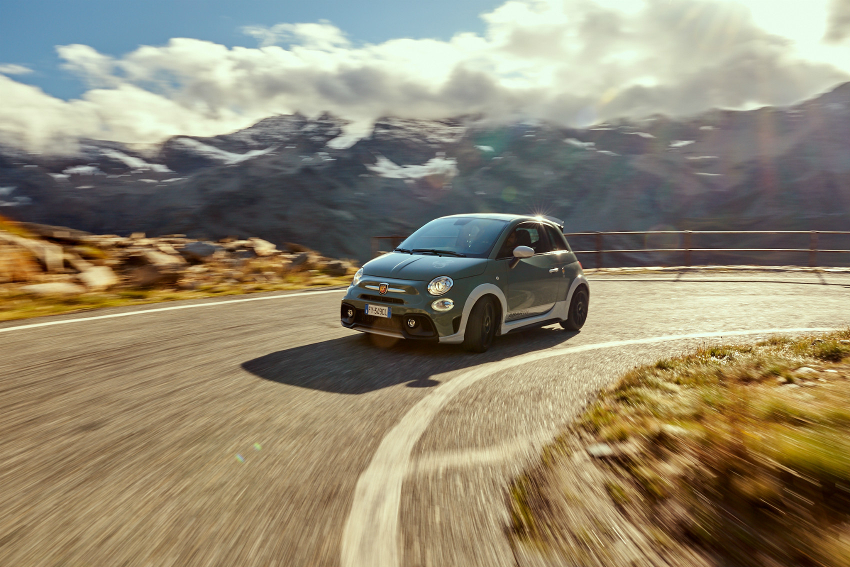 Oitenta dias ao volante de um Abarth 695 70.º Aniversario, através da Europa... Um mimo!