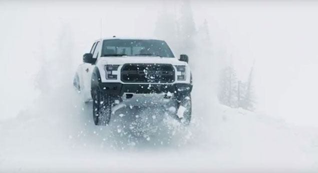 Ken Block diverte-se Ford F-150 Raptor na neve