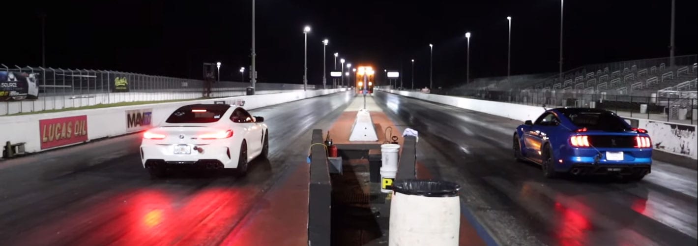 BMW M8 vs Ford Mustang Shelby GT500 em drag race