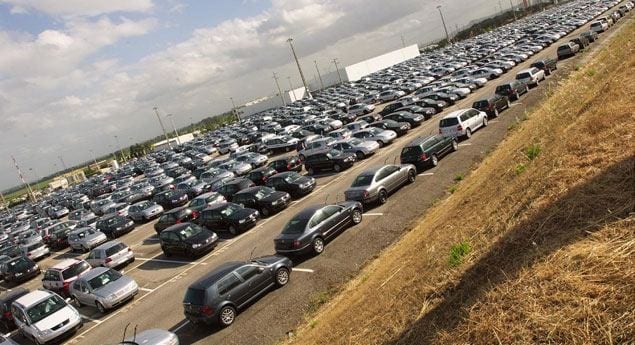 Vendas de automóveis caem em março