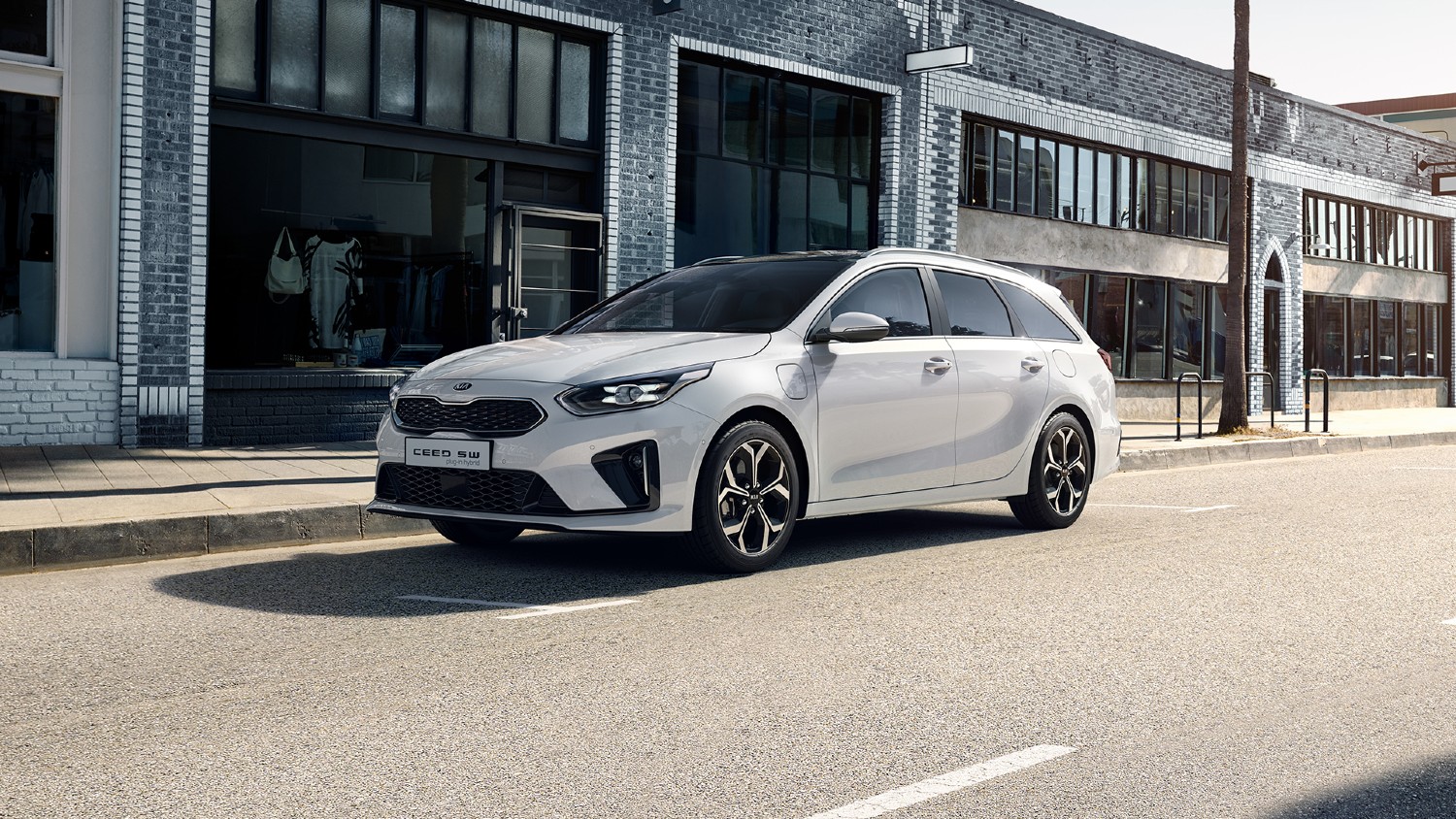 Com pequenos retoques no exterior, a Kia Ceed Sportswagen PHEV mantém a imagem cativante que as versões com motores apenas de combustão desvendaram